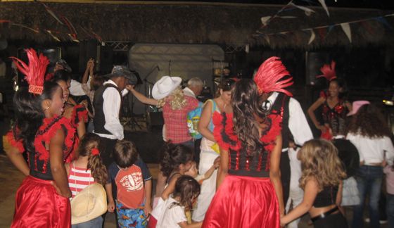 hoedown_can_can_dancing