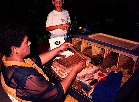 06 Cigar Maker at Dominican Night