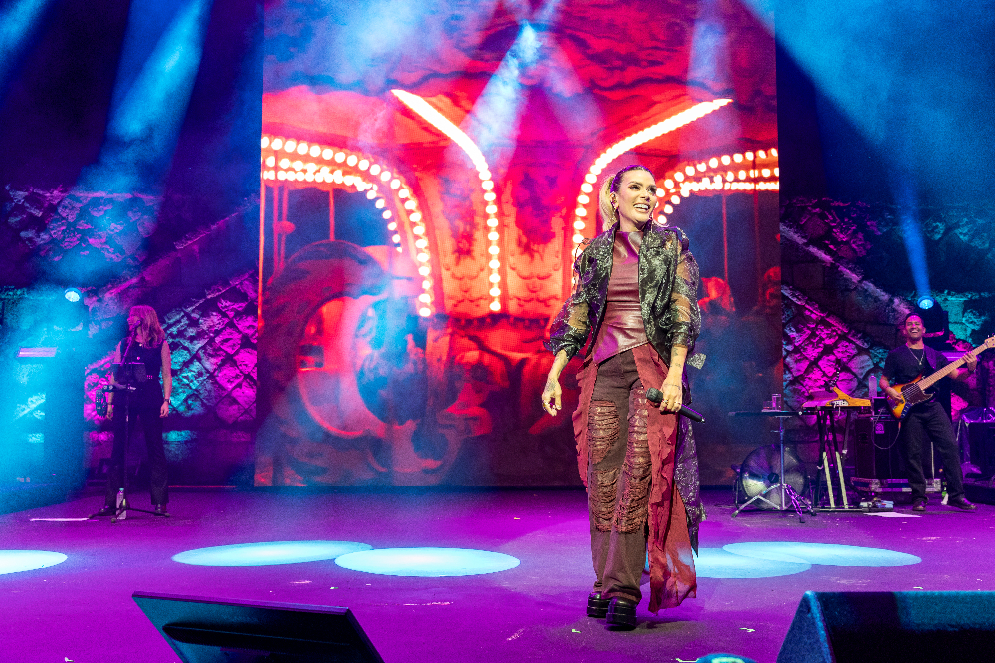 Kany García Captivates Altos de Chavón With Powerful Performance